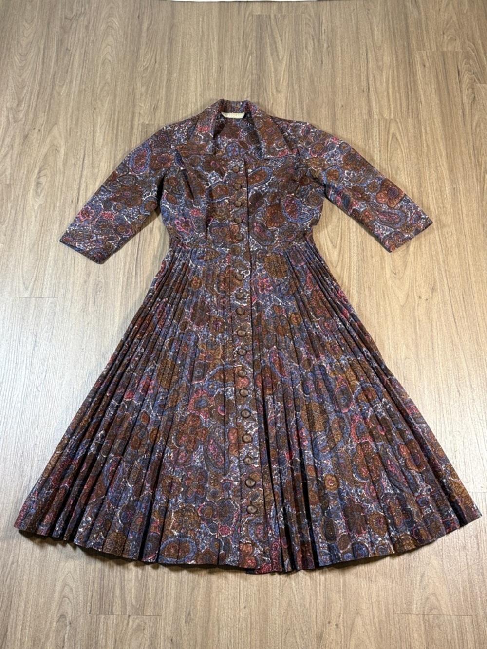 Pleated Paisley Button-Front Long Sleeve Dress in Brown